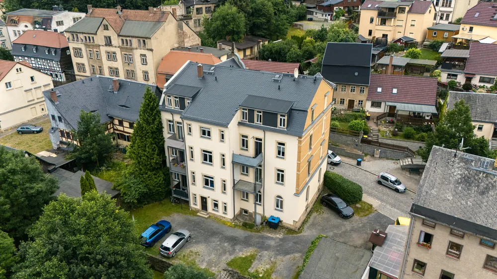 Drohnenaufnahme einer Wohnimmobilie mit Umgebung in der Sächsischen Schweiz